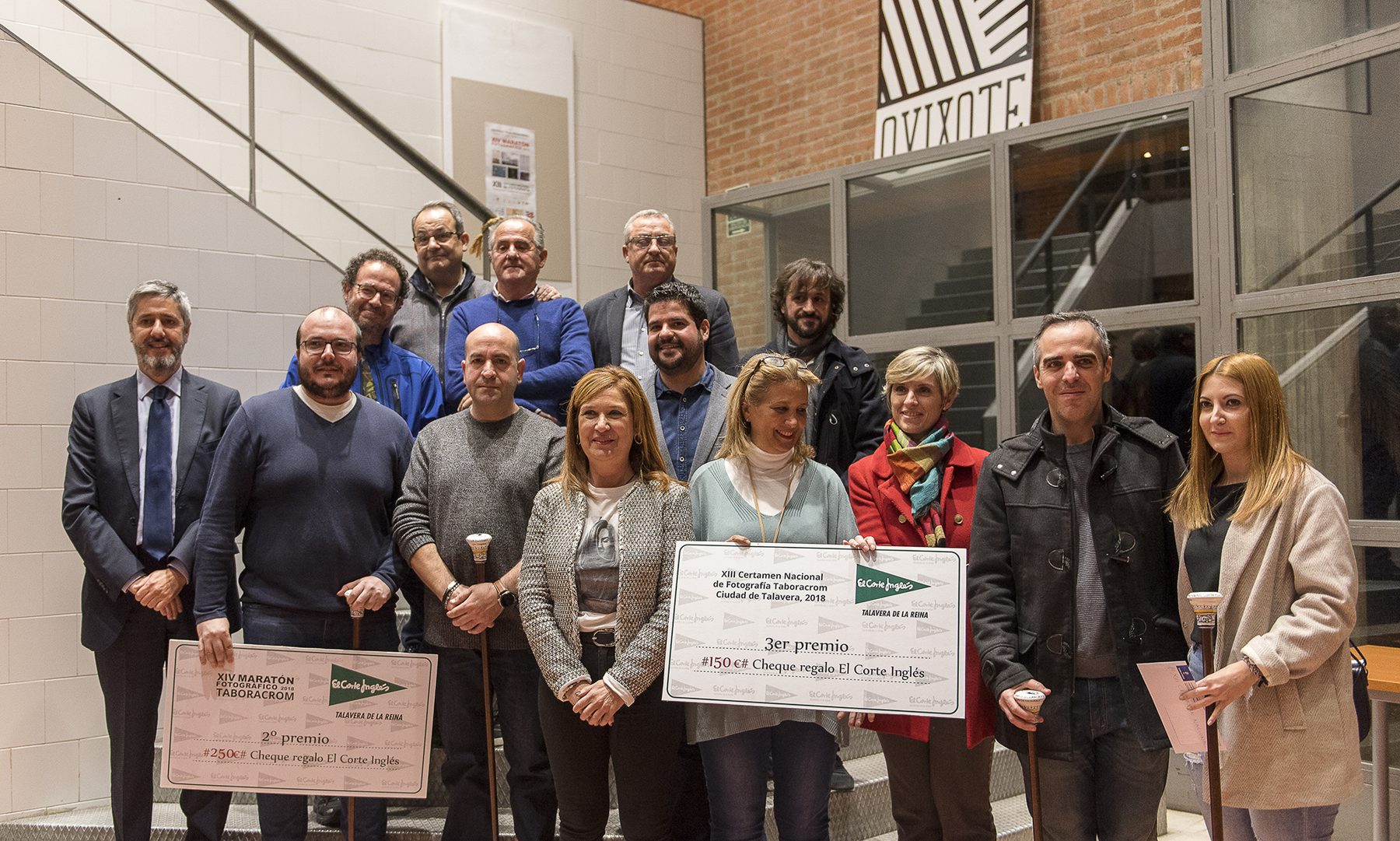 Ganadores con sus diplomas en la entrega de premios